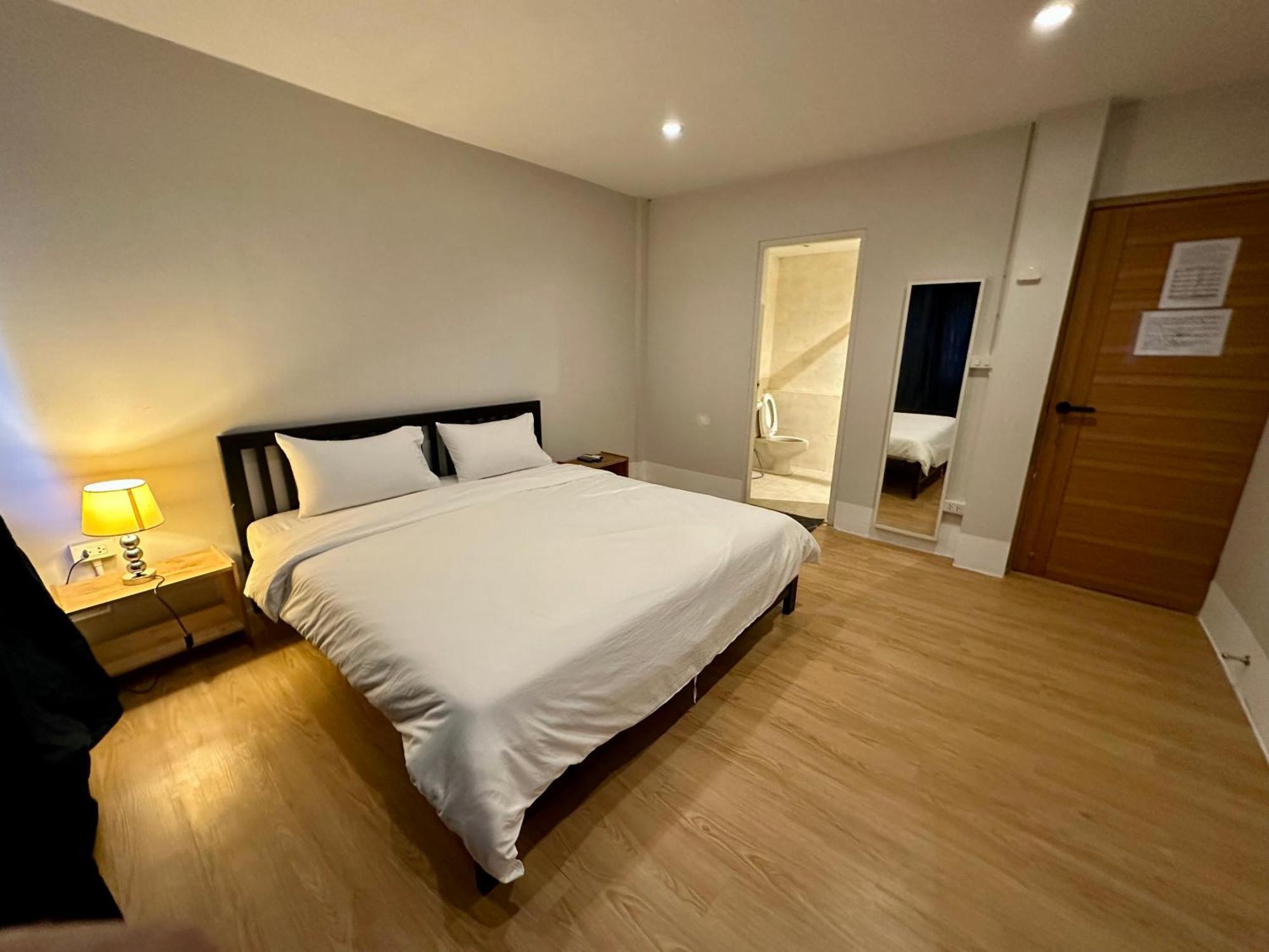 The Cute Silom Hostel Бангкок Екстер'єр фото