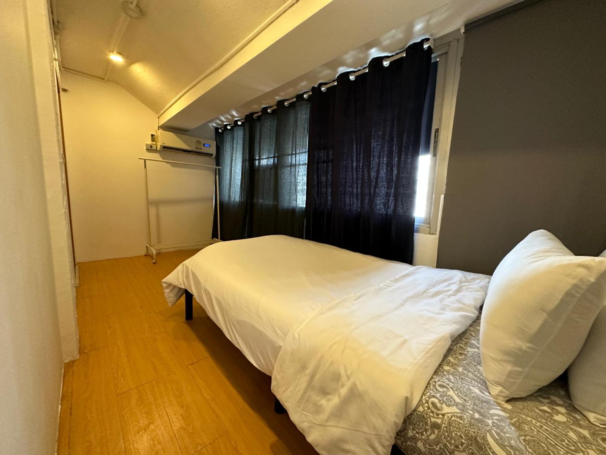 The Cute Silom Hostel Бангкок Екстер'єр фото