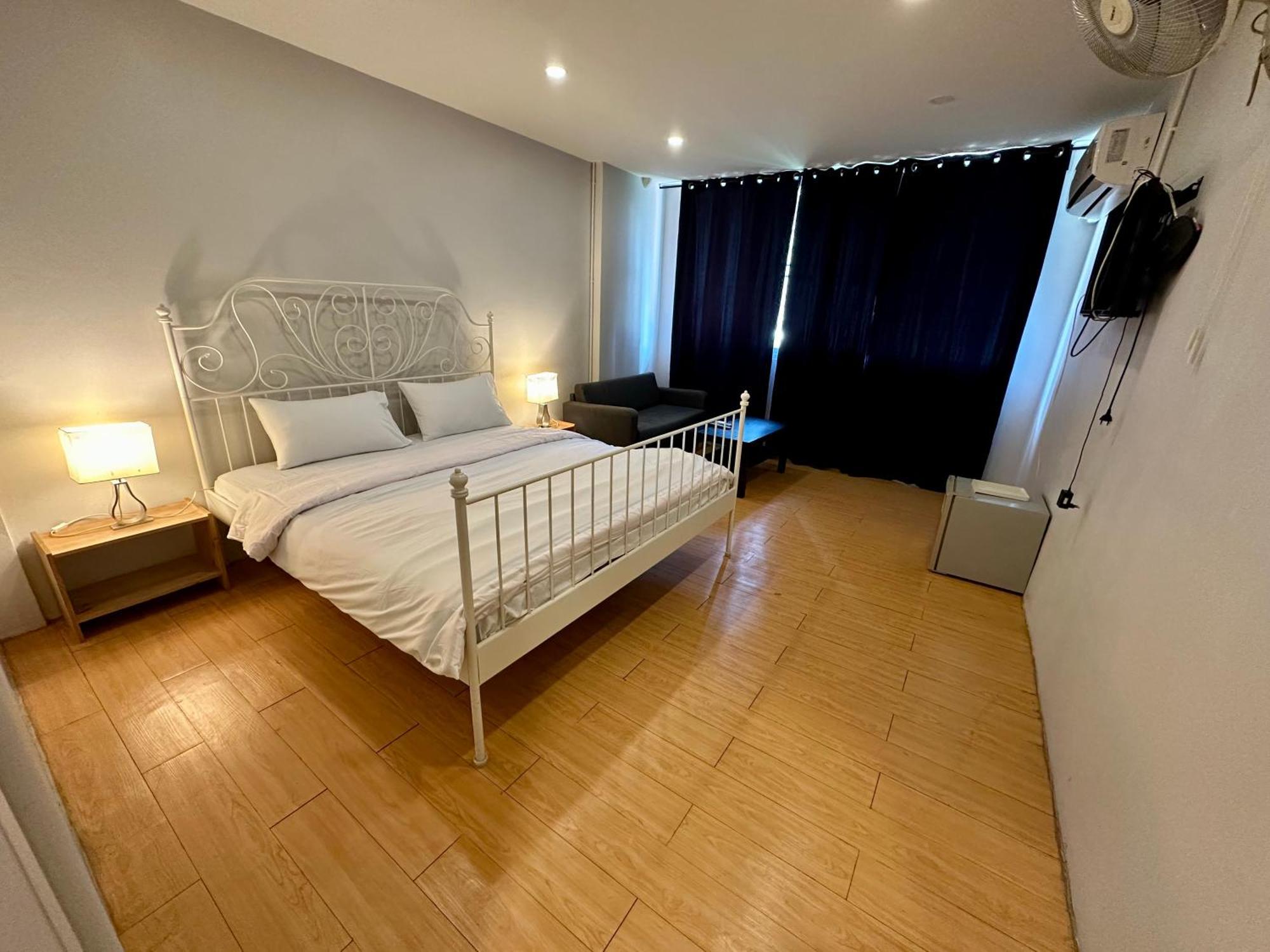 The Cute Silom Hostel Бангкок Екстер'єр фото