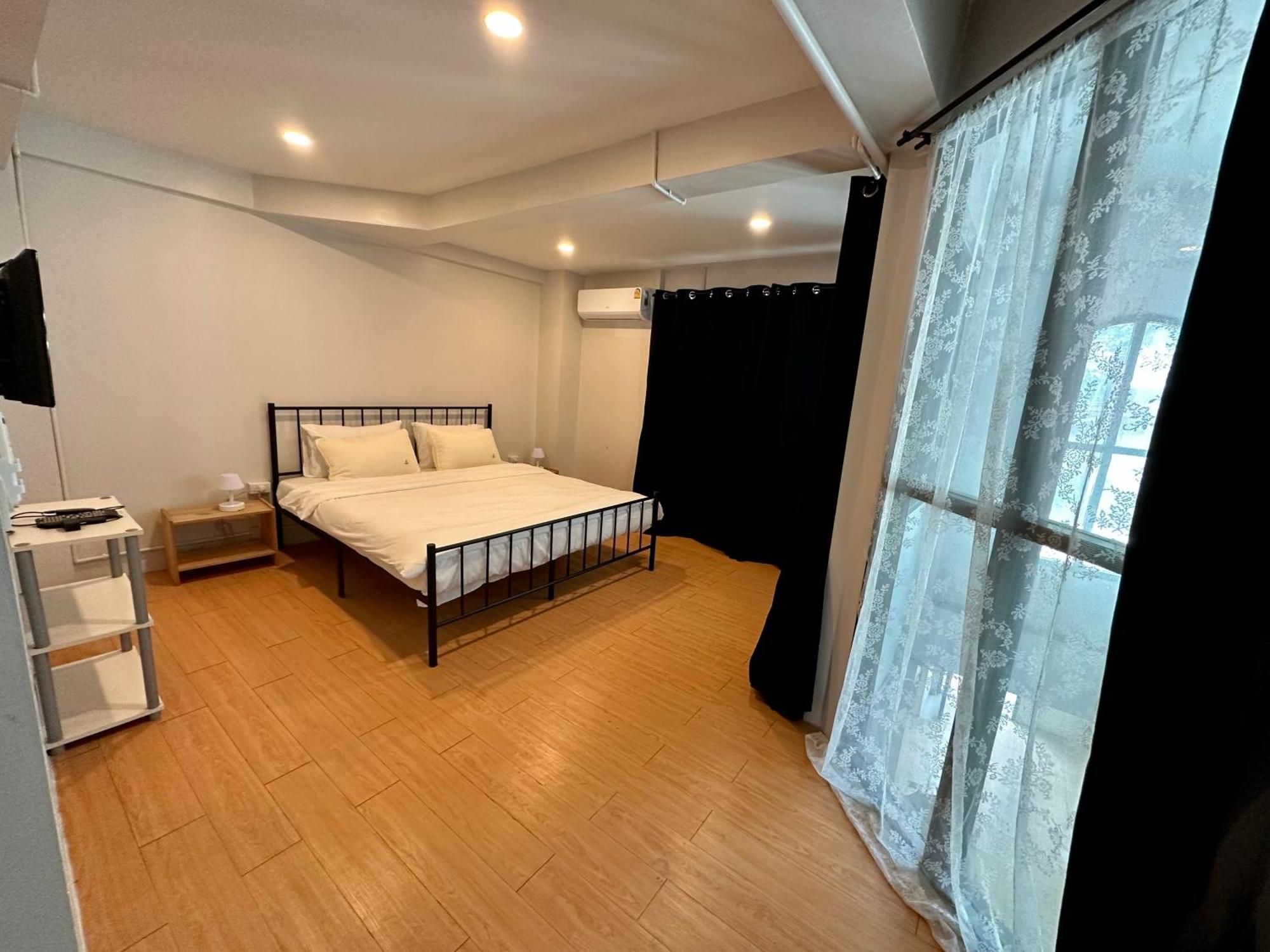 The Cute Silom Hostel Бангкок Екстер'єр фото
