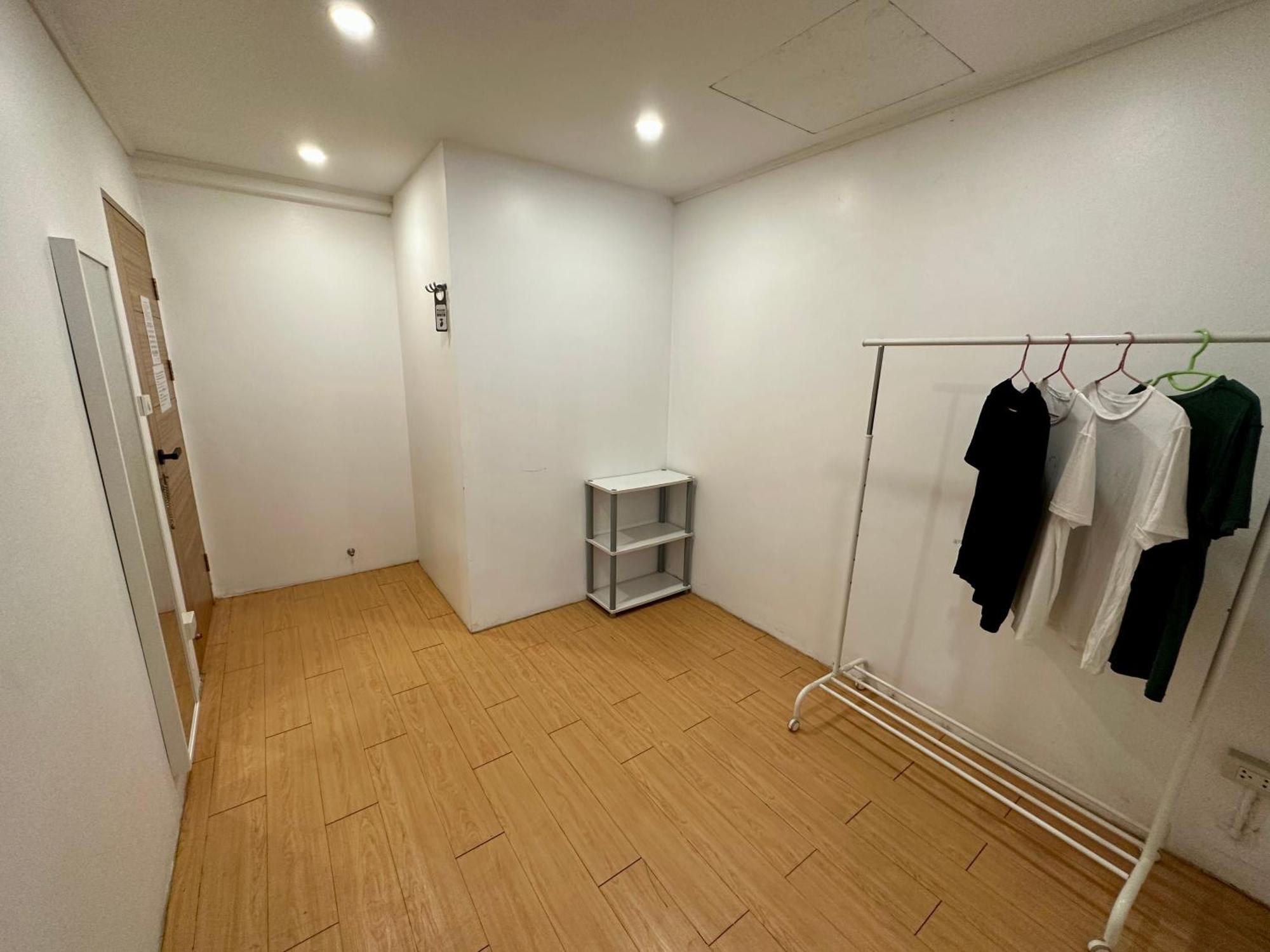 The Cute Silom Hostel Бангкок Екстер'єр фото