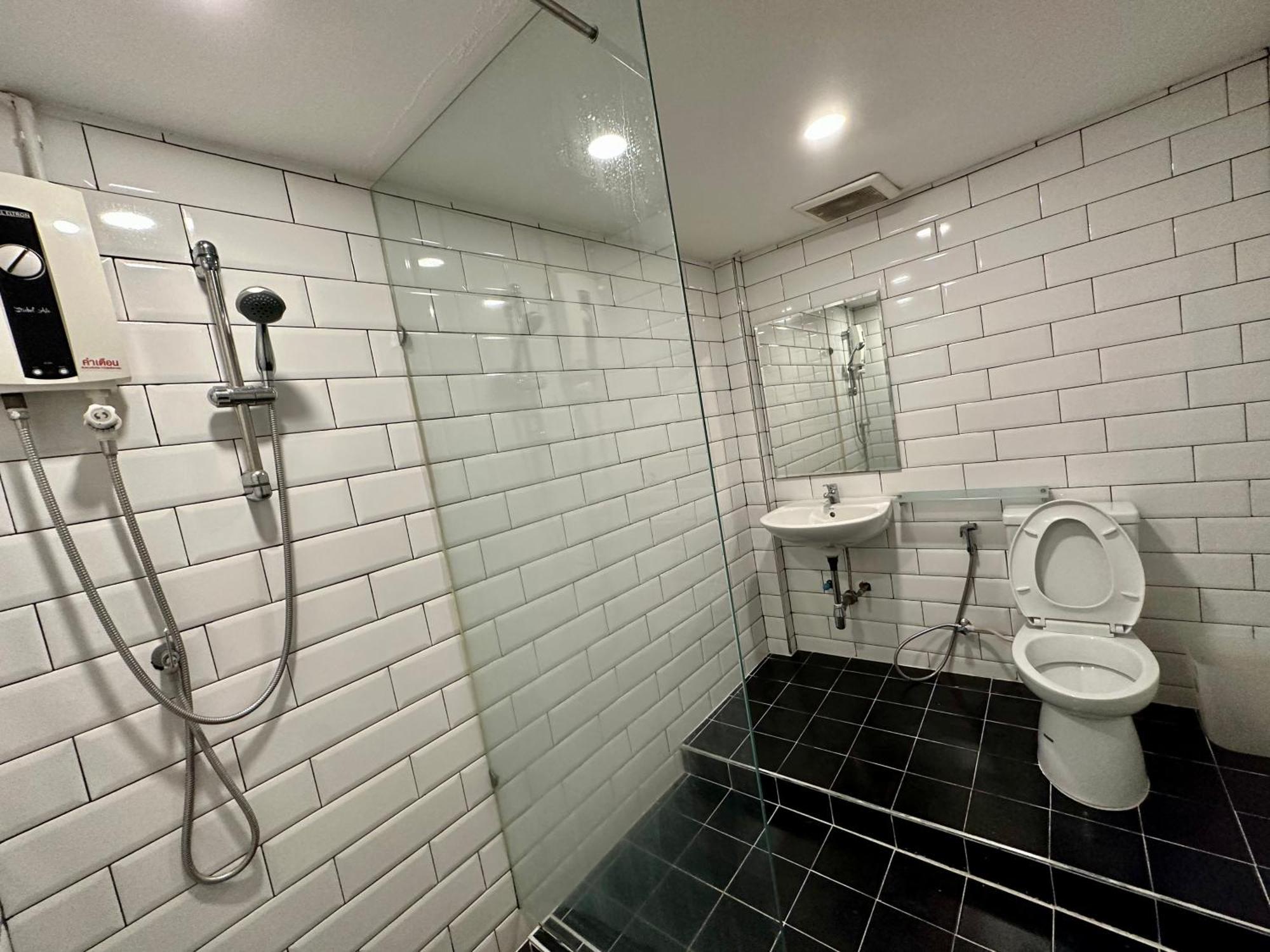 The Cute Silom Hostel Бангкок Екстер'єр фото