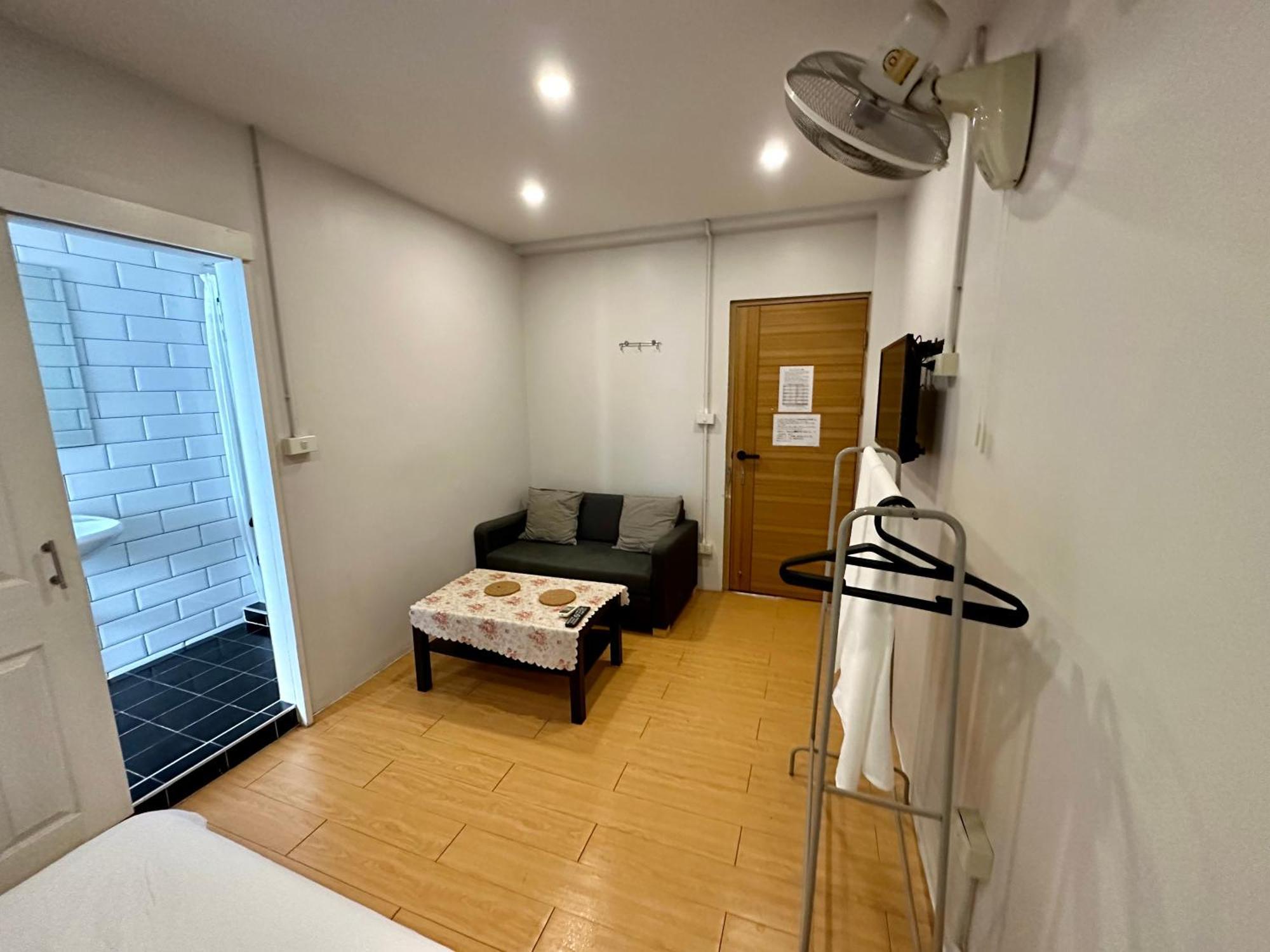 The Cute Silom Hostel Бангкок Екстер'єр фото