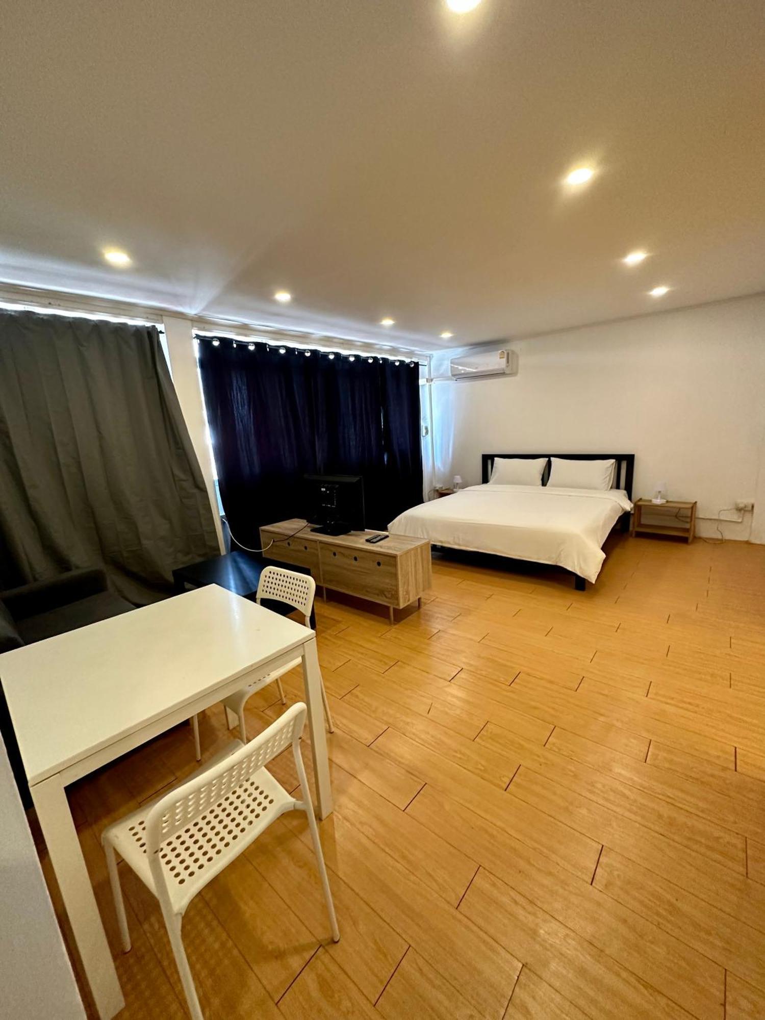 The Cute Silom Hostel Бангкок Екстер'єр фото