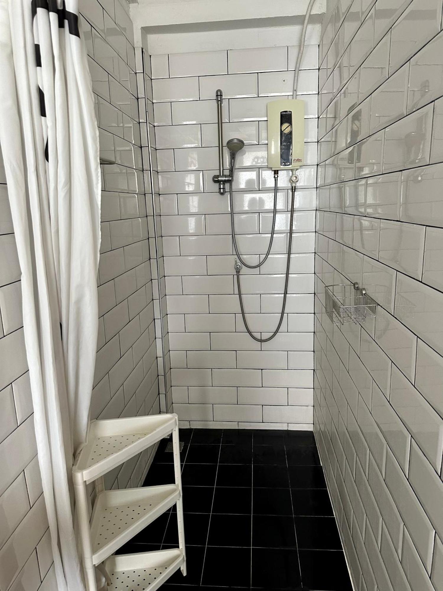 The Cute Silom Hostel Бангкок Екстер'єр фото