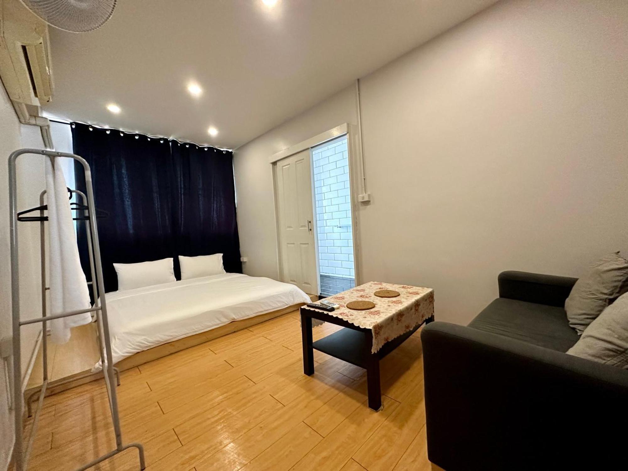 The Cute Silom Hostel Бангкок Екстер'єр фото