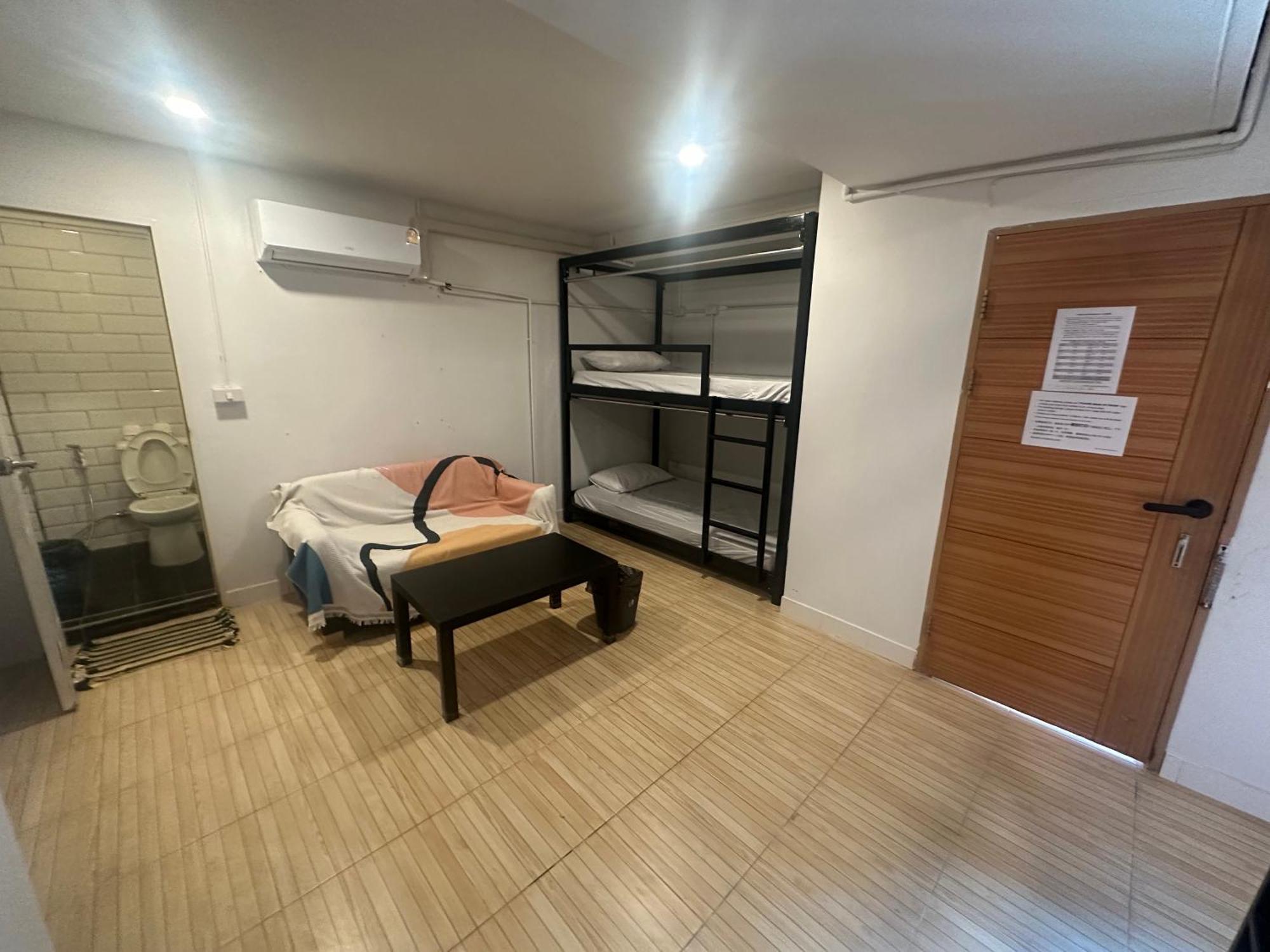 The Cute Silom Hostel Бангкок Екстер'єр фото