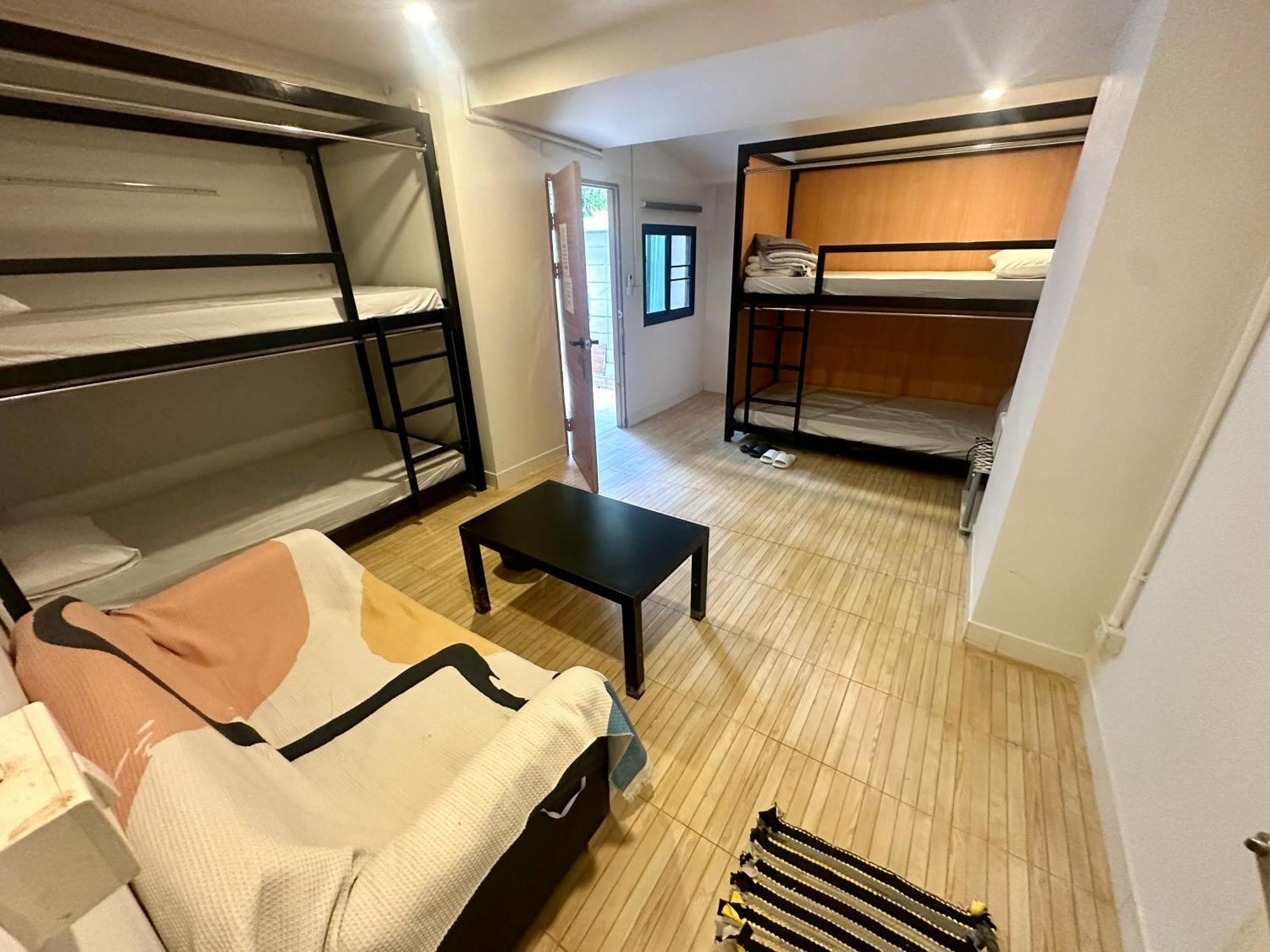 The Cute Silom Hostel Бангкок Екстер'єр фото