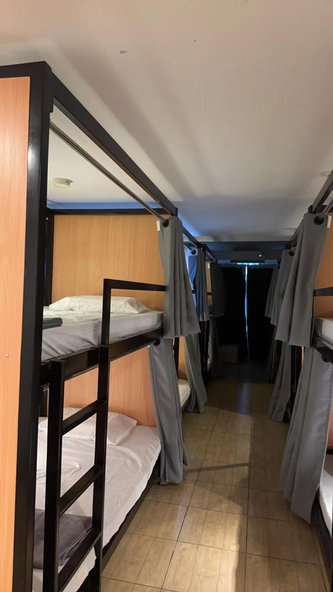 The Cute Silom Hostel Бангкок Екстер'єр фото