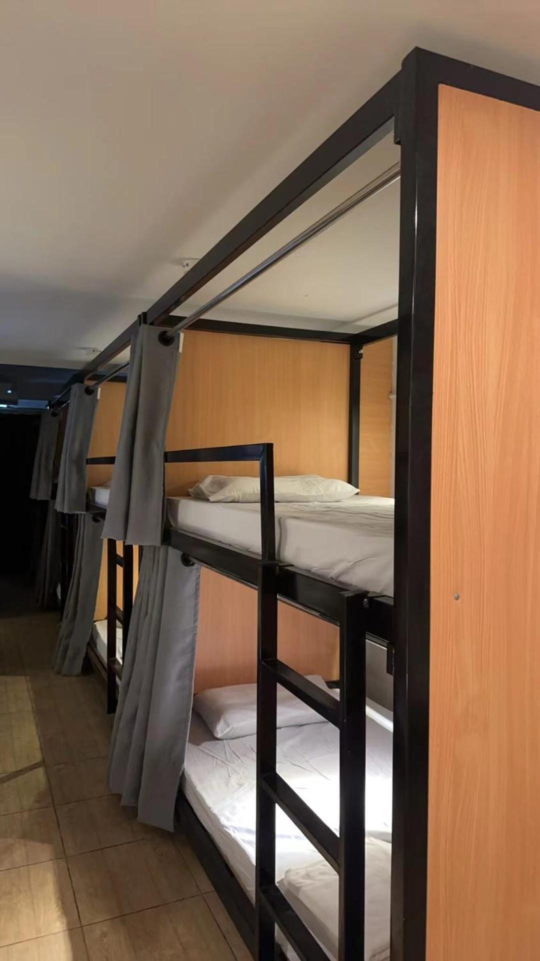 The Cute Silom Hostel Бангкок Екстер'єр фото