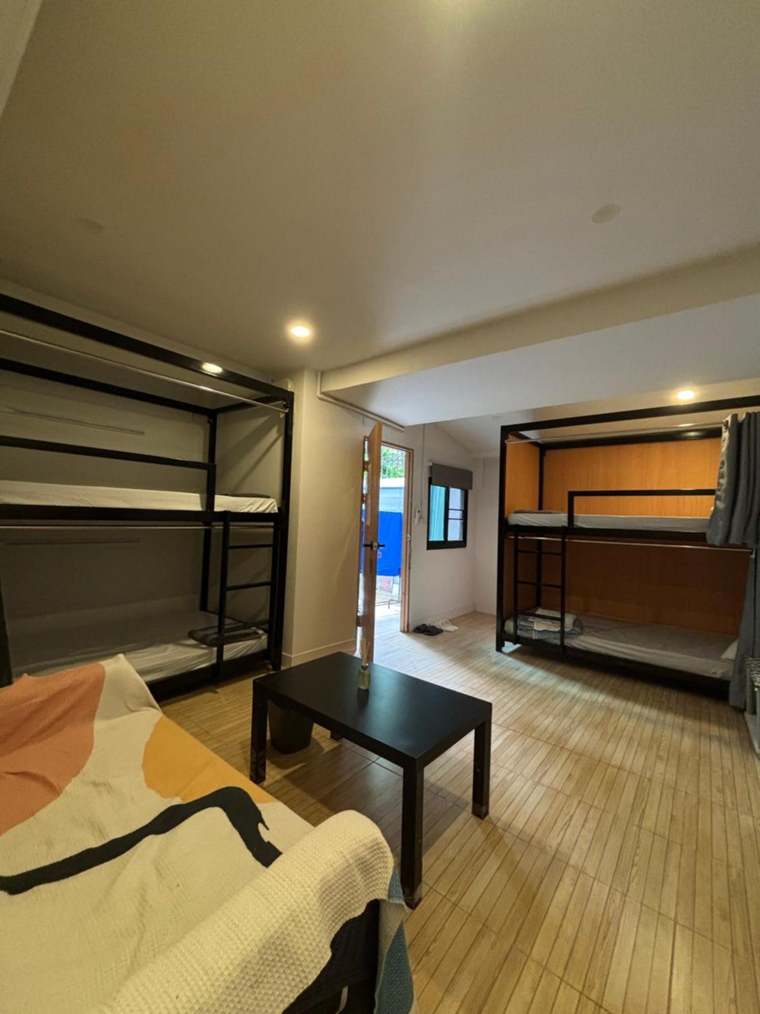The Cute Silom Hostel Бангкок Екстер'єр фото