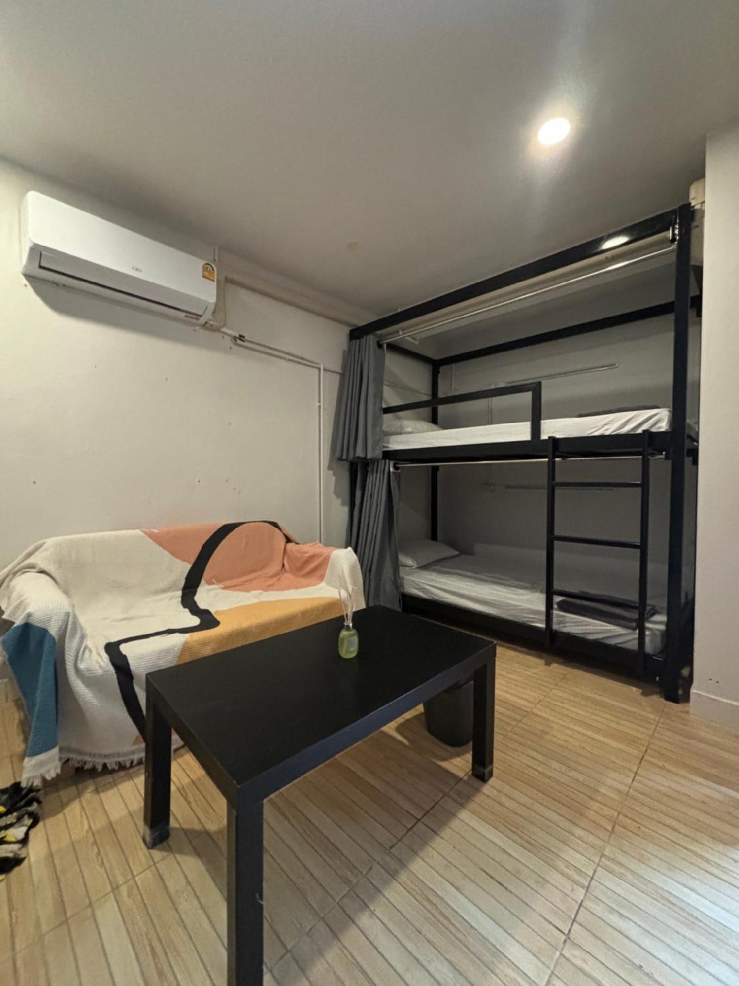 The Cute Silom Hostel Бангкок Екстер'єр фото