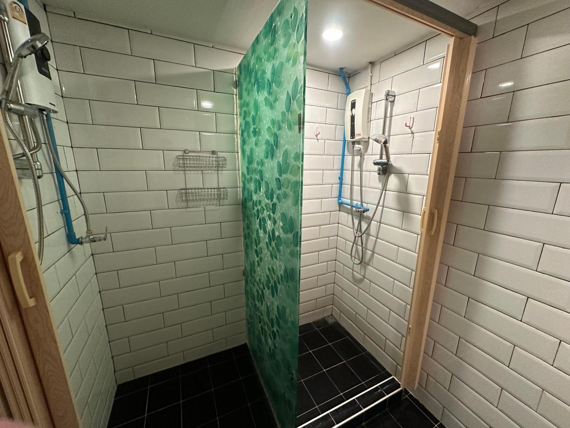 The Cute Silom Hostel Бангкок Екстер'єр фото