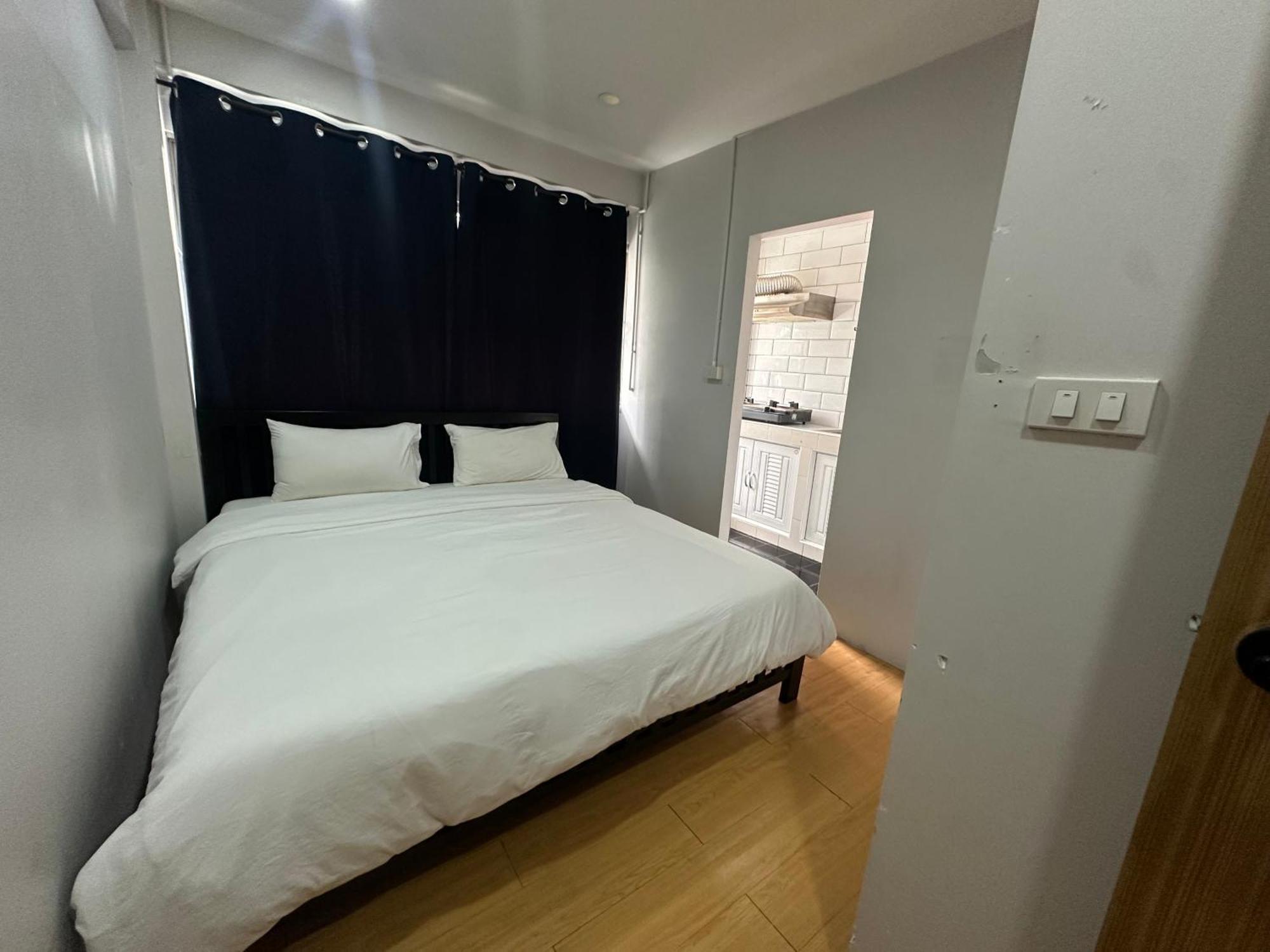 The Cute Silom Hostel Бангкок Екстер'єр фото