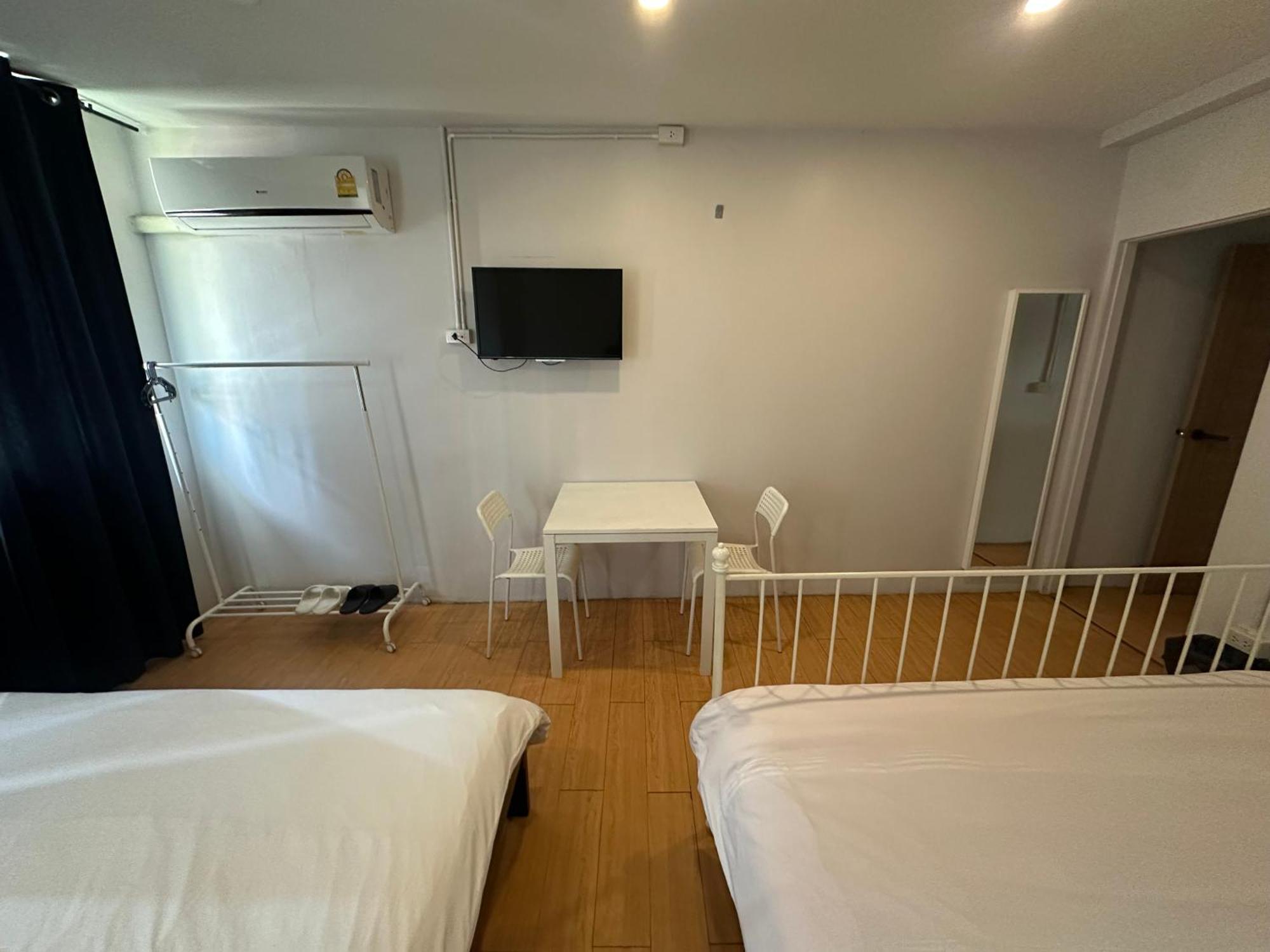 The Cute Silom Hostel Бангкок Екстер'єр фото