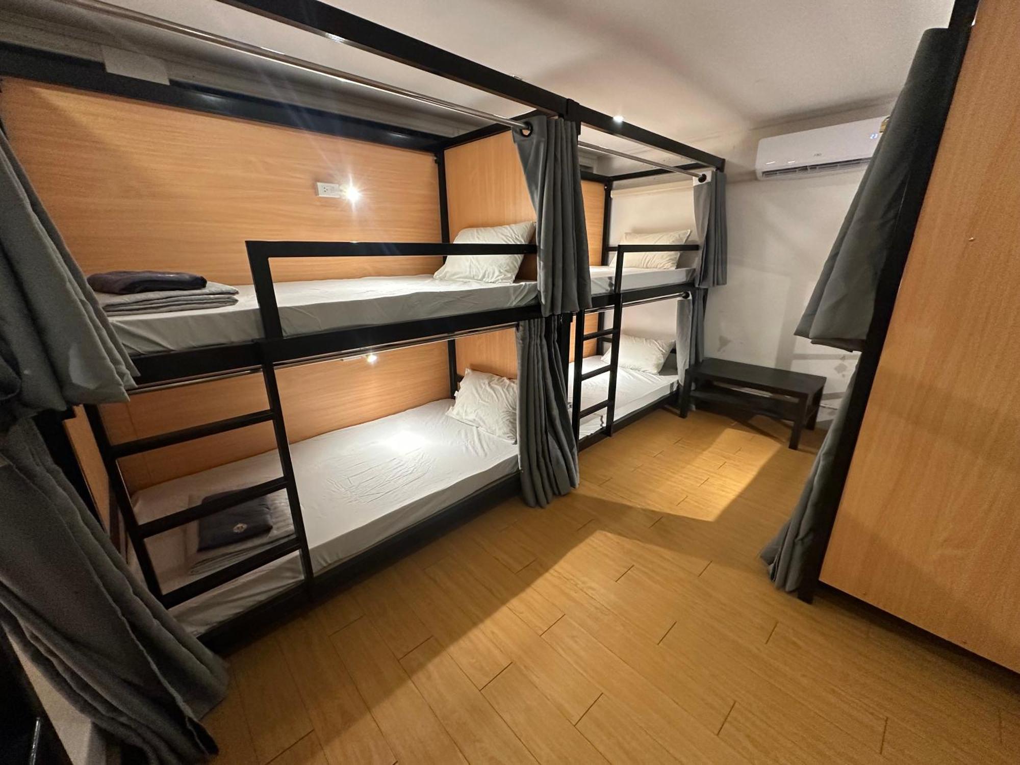The Cute Silom Hostel Бангкок Екстер'єр фото